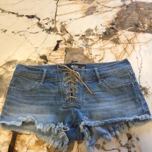 Hollister Short-Short low rise size 5, 27 waist